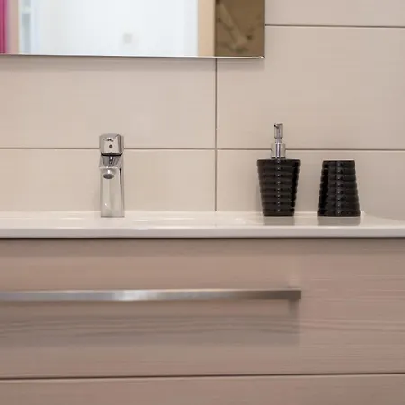 Capital Luxury 3* Σπλιτ